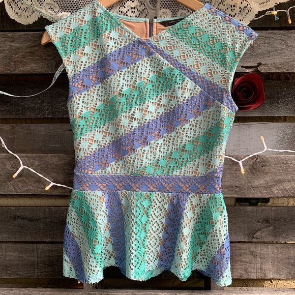 EUC BCBGMAXAZRIA Lace Peplum Top XXS - Picture 1 of 11